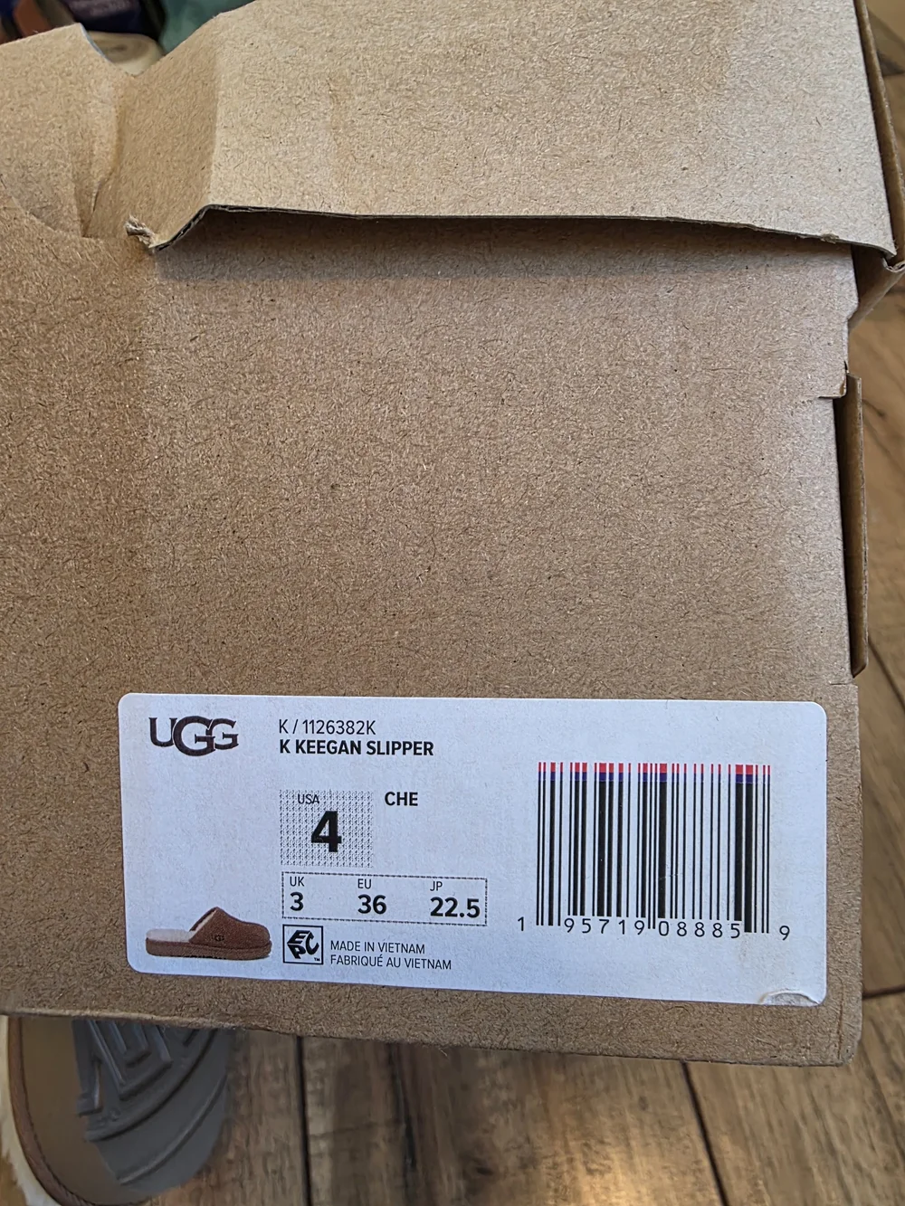 New UGG Kids Chestnut Sheepskin Lined Keegan Slipper 4 Youth